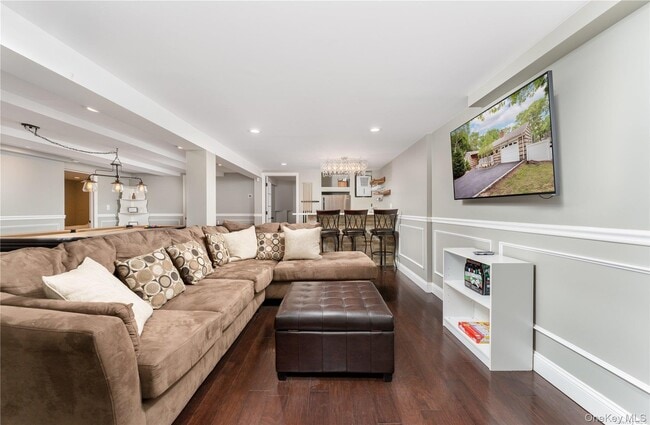 Photo - 8 Wakeman Ct