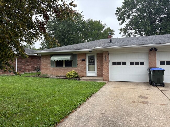 Photo - 817 Hollywood Cir