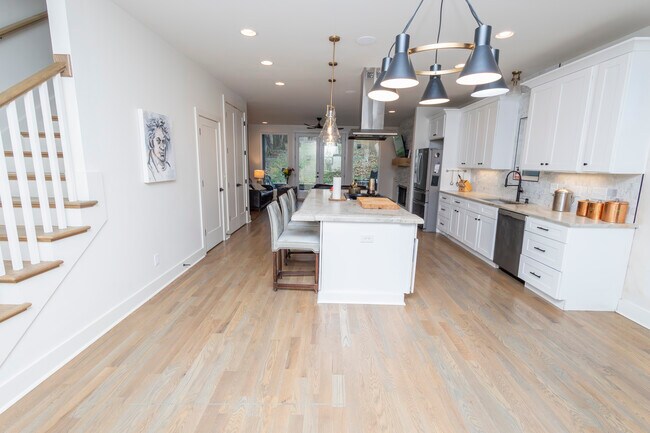 Photo - 5821 Maxon Ave