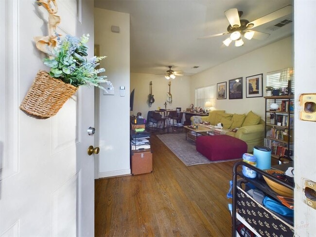 Photo - 2833 San Pedro St