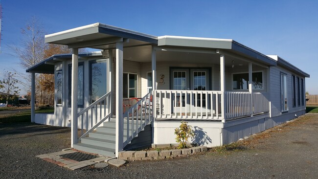 Building Photo - Spectacular New Remodel-Flexible lease term- Rental
