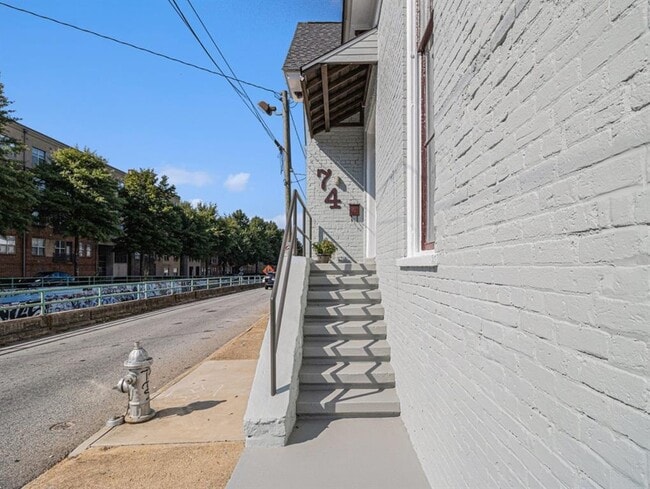 Photo - 74 Boulevard SE