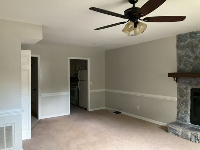 Photo - 216 Burlie Ct