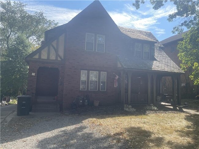 Building Photo - 772 Woodlawn Rd Rental