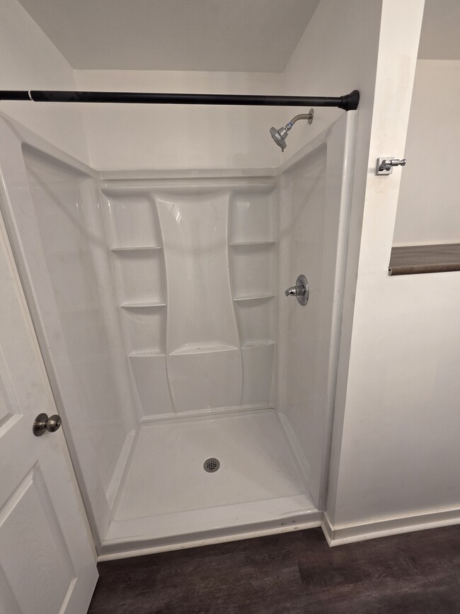 Bathroom (11.7' x 6.7)
