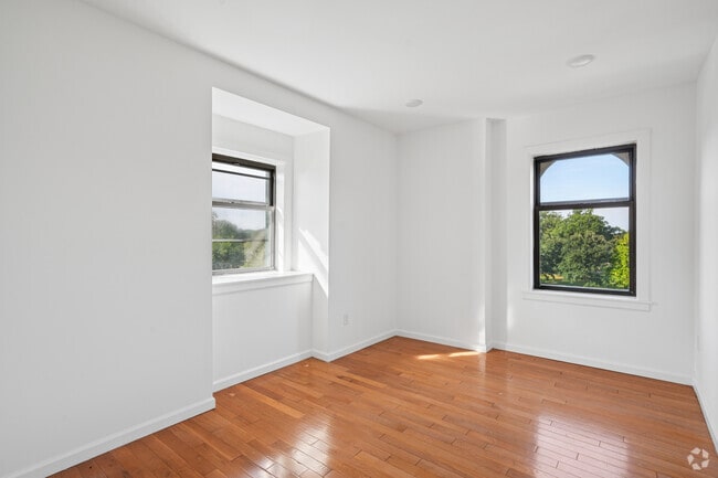 2BR, 1BA - 800SF - Bedroom