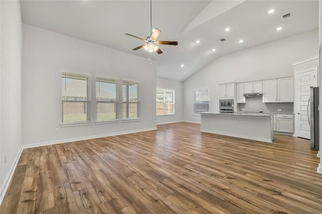 Photo - 113 Shadow Oak Cv