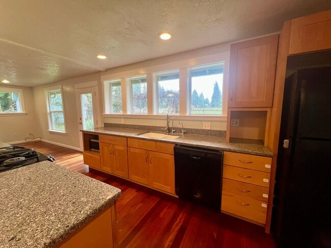 Photo - Private Westside 3 BD+Den