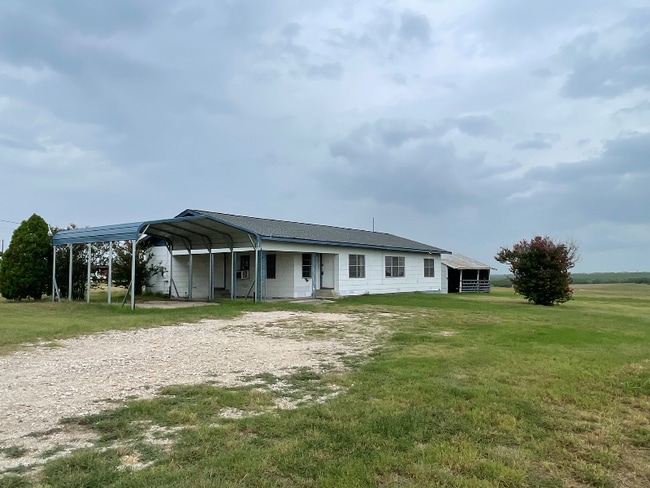 Photo - 725 Pioneer Rd