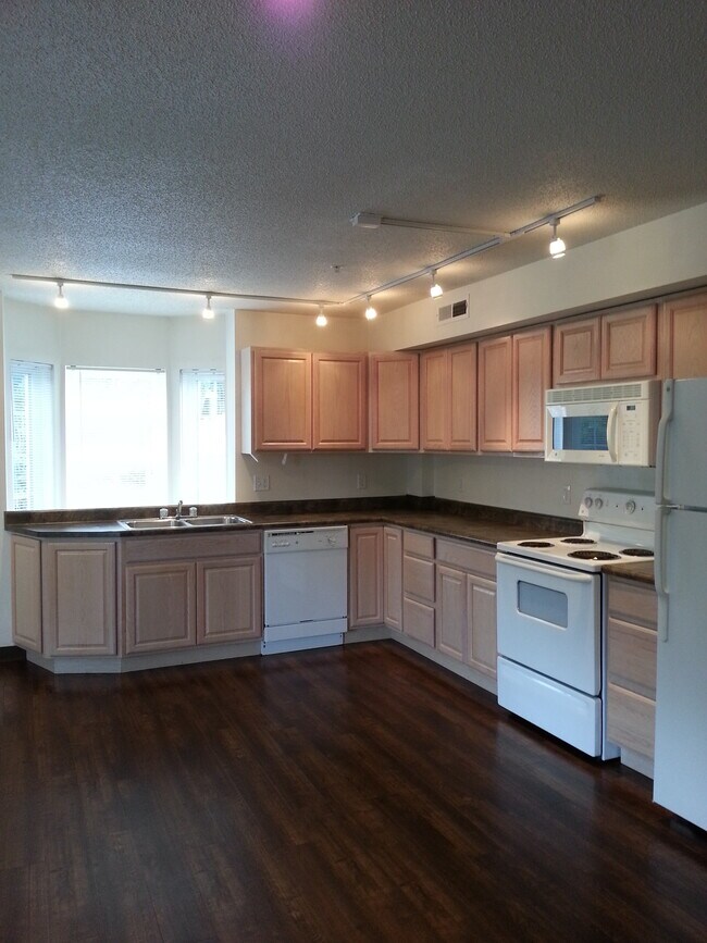 Photo - 943 S Gilbert St