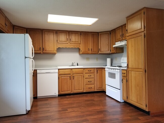 Photo - * August 2026* GREAT 3 Bed House!!