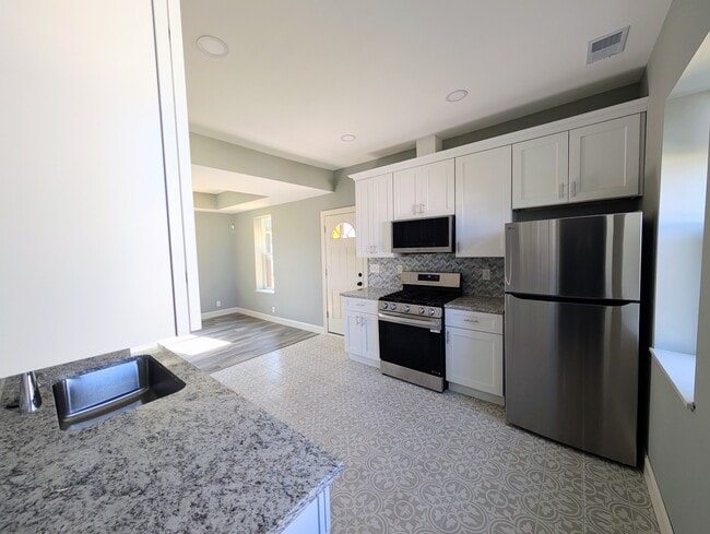 Photo - 7377 Melrose St