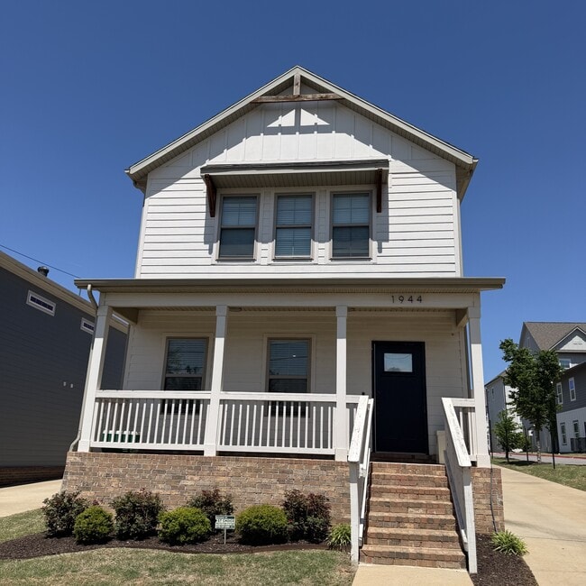 1944 W Mitchell St