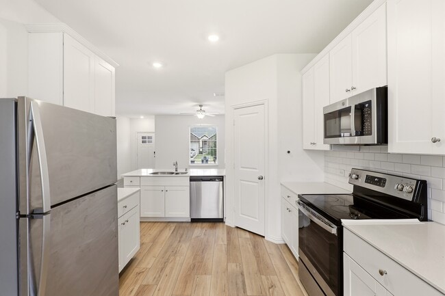 Kitchen - 5105 Greywing Dr