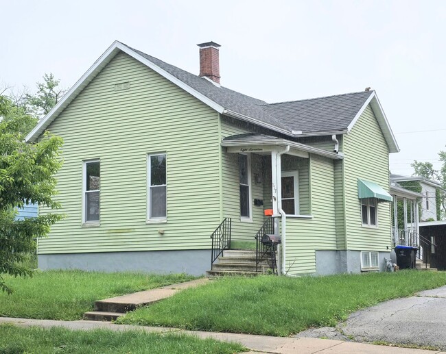 Charming 2-Bedroom Home with Fenced Yard, ... - Charming 2-Bedroom Home with Fenced Yard, ...