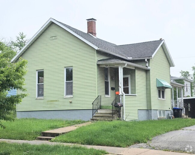 Building Photo - Charming 2-Bedroom Home with Fenced Yard, ...
