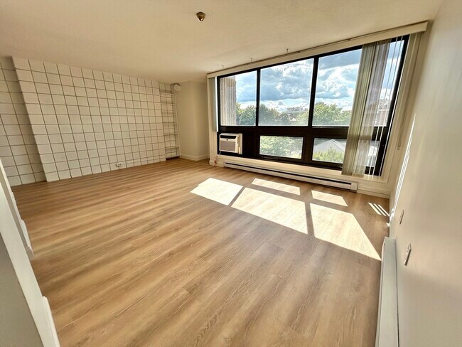 Building Photo - 45 Trowbridge St Unit 5D
