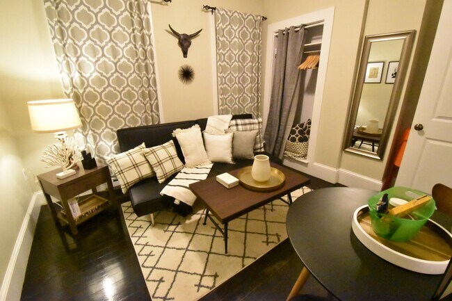 Building Photo - 21 Moon St Unit 1G Rental