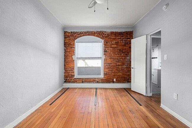 109 S Normandie Ave