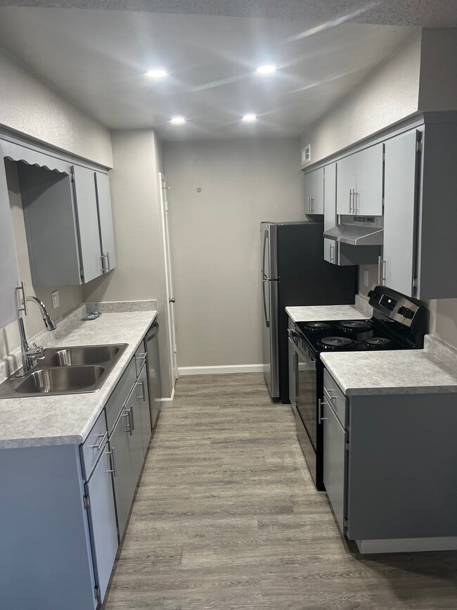 remodeled kitchen - Tanglewood Apartments