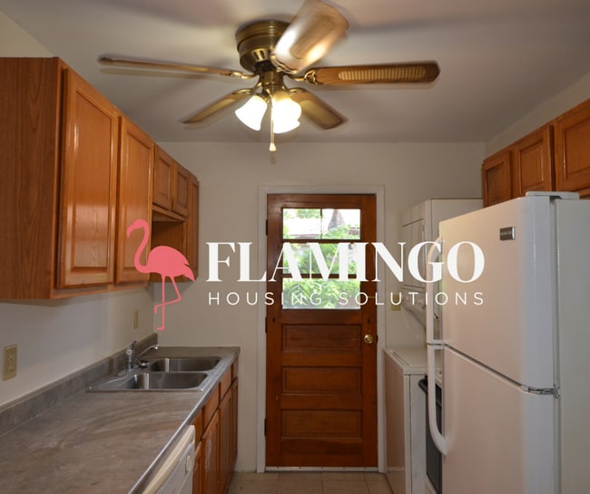 Photo - 4315 Sheller Ave Unit 4317 Sheller Right