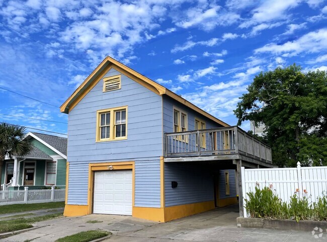 Building Photo - Ocean views from 250 sq ft deck- One bedroom Rental