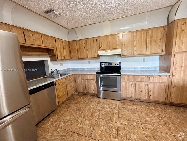 Building Photo - 1399 Sussex Dr Rental