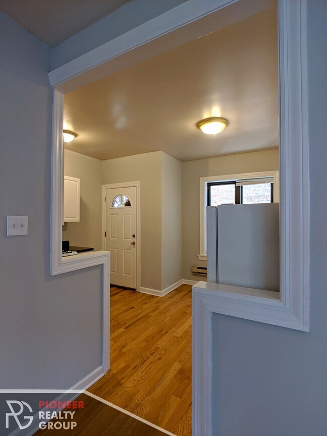 Photo - 3732 N Pine Grove Ave Unit 3720.5-W2