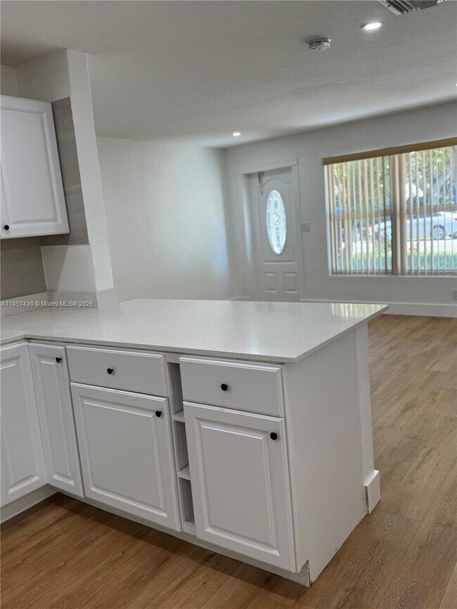 Photo - 1611 NE 32nd Pl