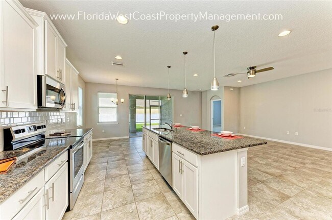 Photo - GORGEOUS DEL TIERRA HOME WITH FENCED YARD! 3 BED/2 BATH AMAZING KITCHEN! MAY MOVE IN !