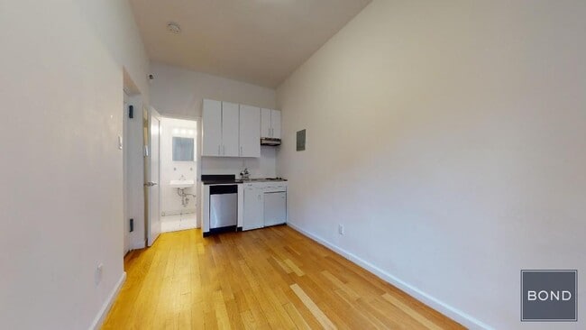 Building Photo - 49 W 11th St Unit 1 Rental
