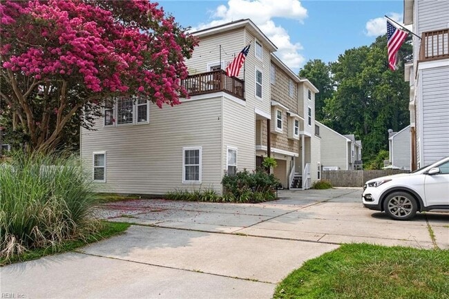 Building Photo - 4823 Lake Dr Unit X5553