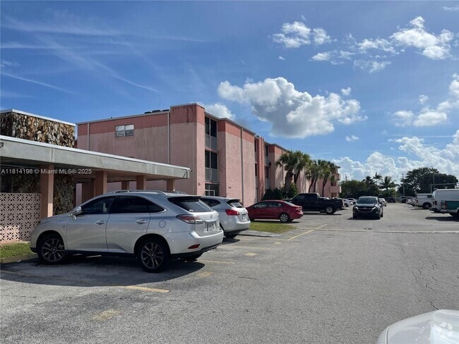 Building Photo - 19729 SW 114th Ave Unit 251 Rental