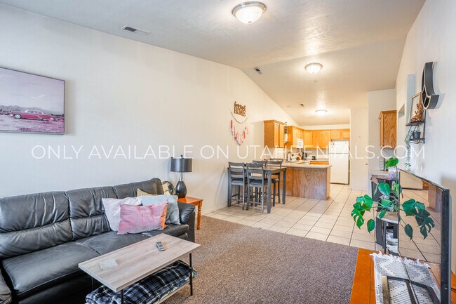 Photo - 1969 N Canyon Rd