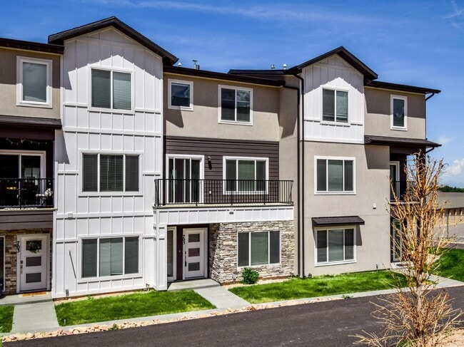Building Photo - 705 E 730 N