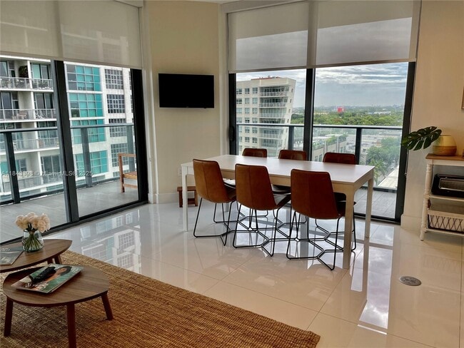 Photo - 121 NE 34th St Unidad 901