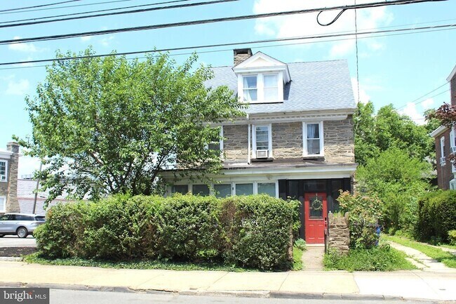 Building Photo - 6825 Ridge Ave Rental