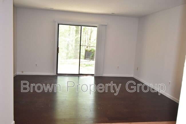 Photo - 244 Wickford Ct