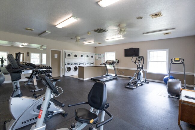 Fitness Center at University Park Apartment