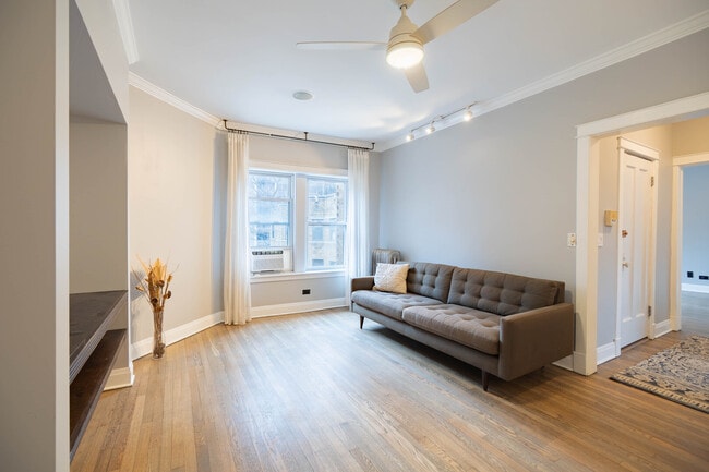 Photo - 536 1/2 W Cornelia Ave Unit 3