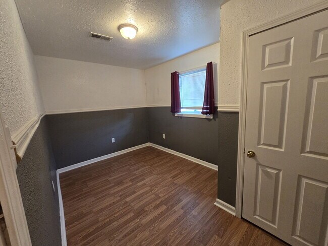 Photo - 507 St Robert Dr