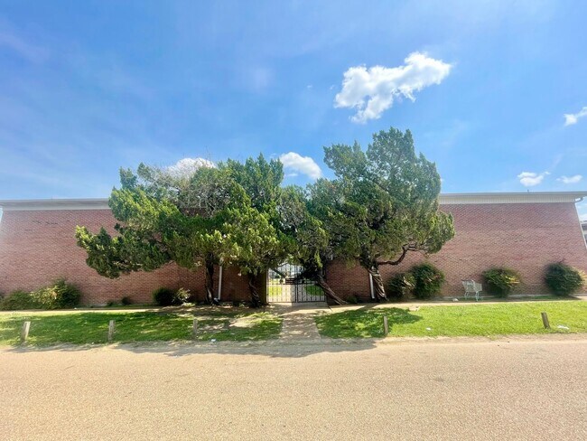 Pearl Manor