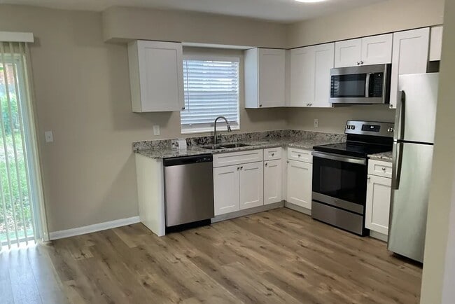 Photo - 2004 E Humphrey St