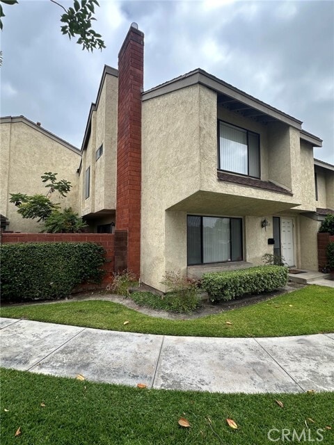835 W Orangewood Ave