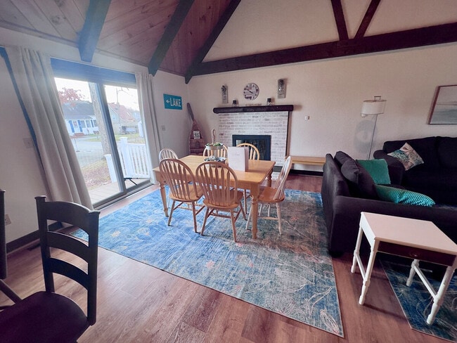 Building Photo - 2 A Cedar Dr