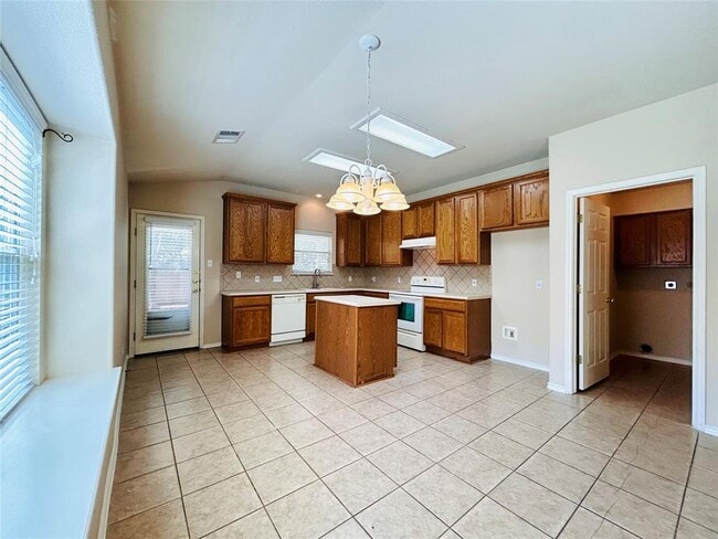 Photo - 468 Clarence Ct