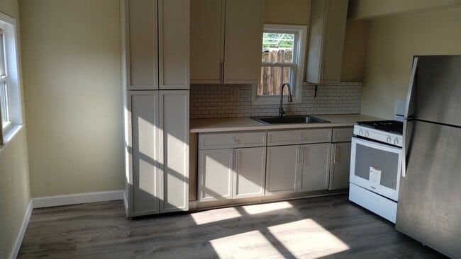 Photo - 1225 S Cedar Ave