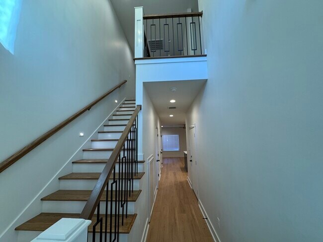 Photo - Newer 3 bedroom 2.5 bathroom townhome in H...