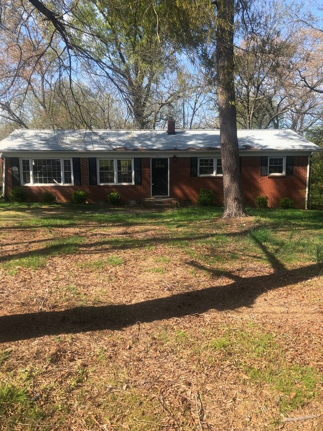 Lovely Brick Ranch Home in Monroe - Lovely Brick Ranch Home in Monroe