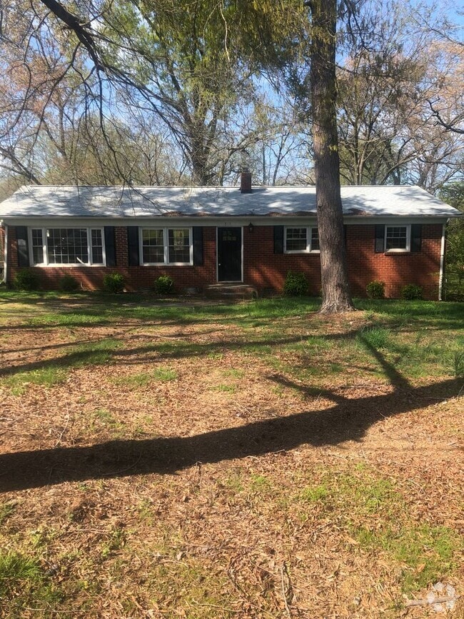 Building Photo - Lovely Brick Ranch Home in Monroe